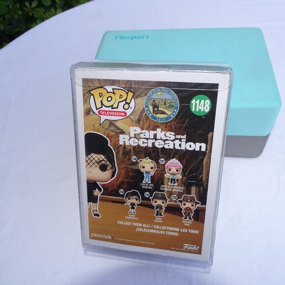 💛 Parks and Recreation Janet Snakehole Funko Pop#1148 - Picture 2 of 2